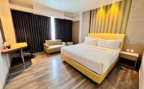 Orchardz Hotel Industri Jakarta
